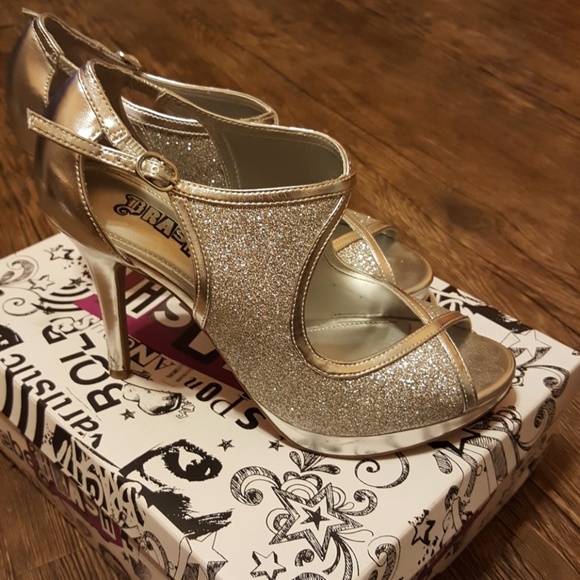 Sandals - Picture 4 of 4